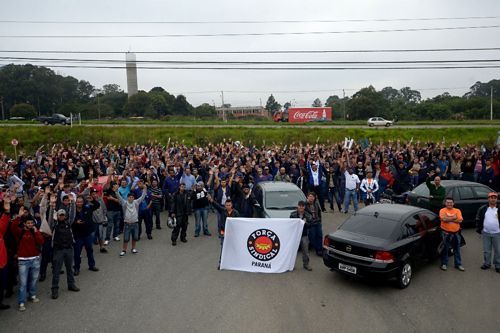 WHB: Mobilizados, metalúrgicos cruzam os braços por 2h e dão 48h para empresa atender reivindicações